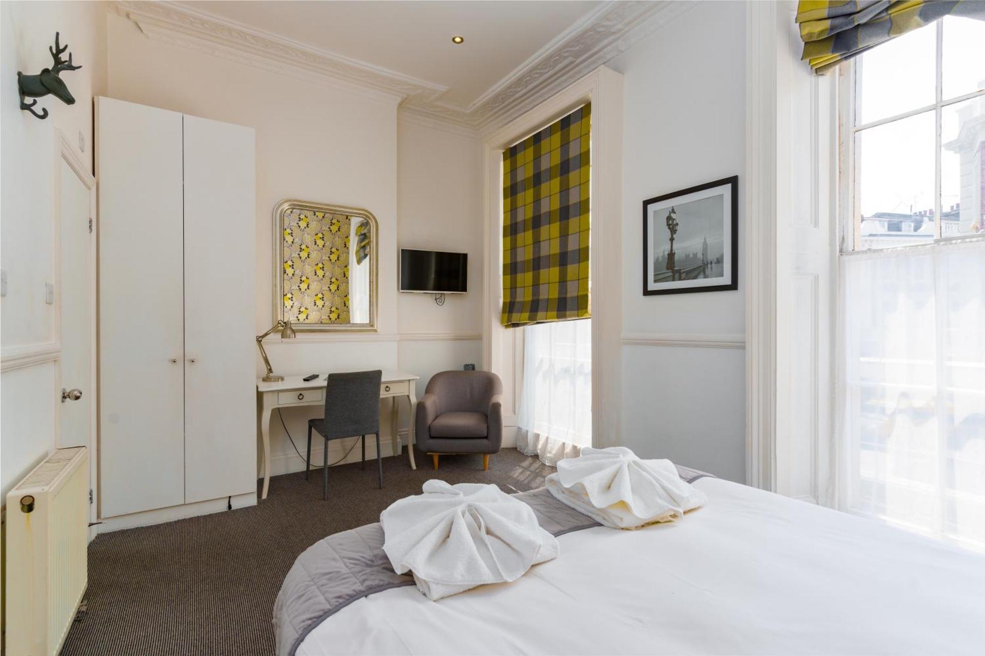 Bower House Hotel London Exterior photo