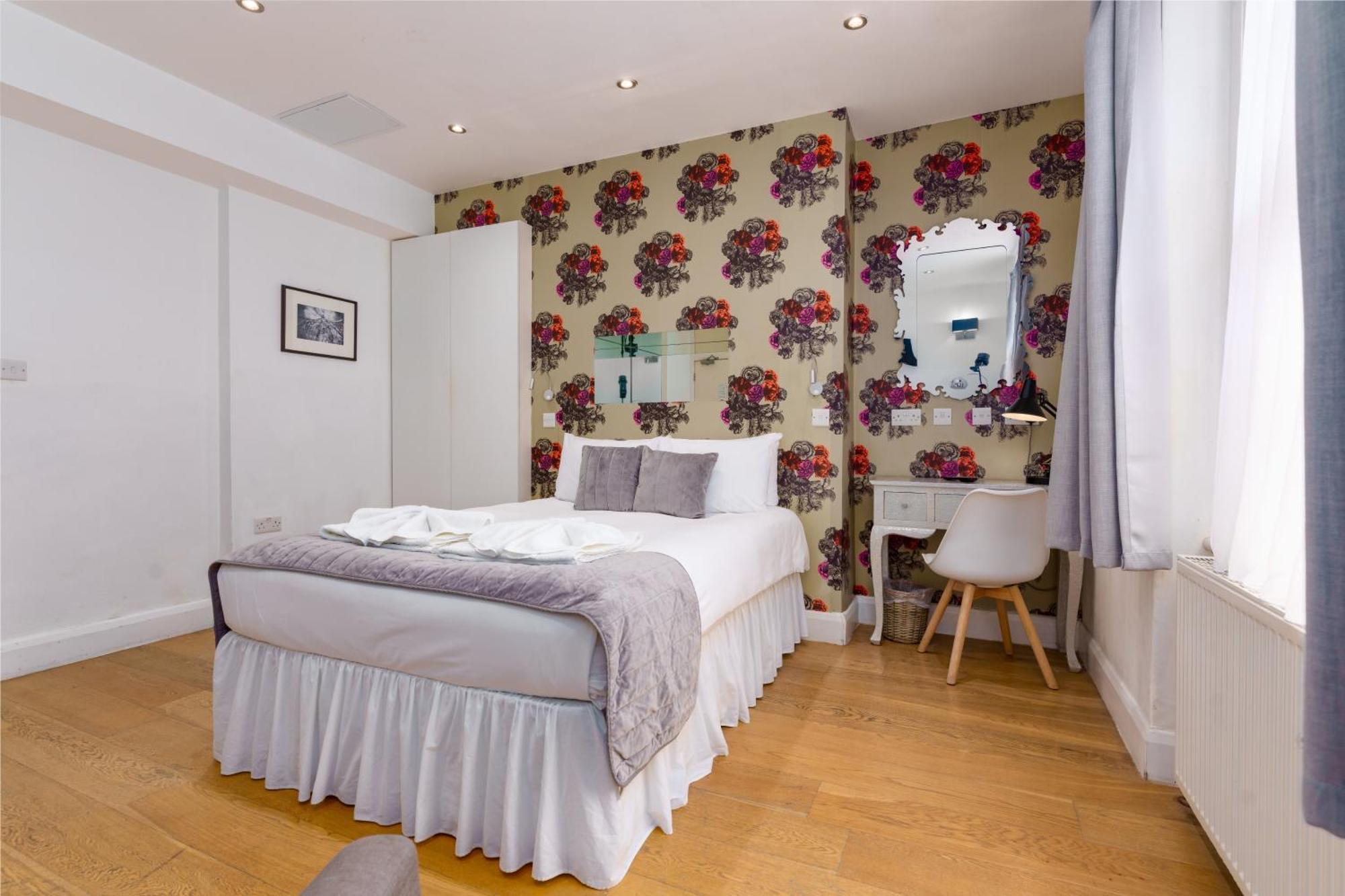 Bower House Hotel London Exterior photo